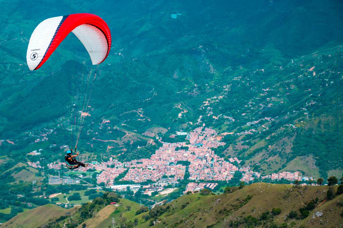 El parapente se convirtió en una de las actividades preferidas de los barboseños y visitantes. Anímese y aprecie estos bellos paisajes. /FOTO: RICARDO CANO