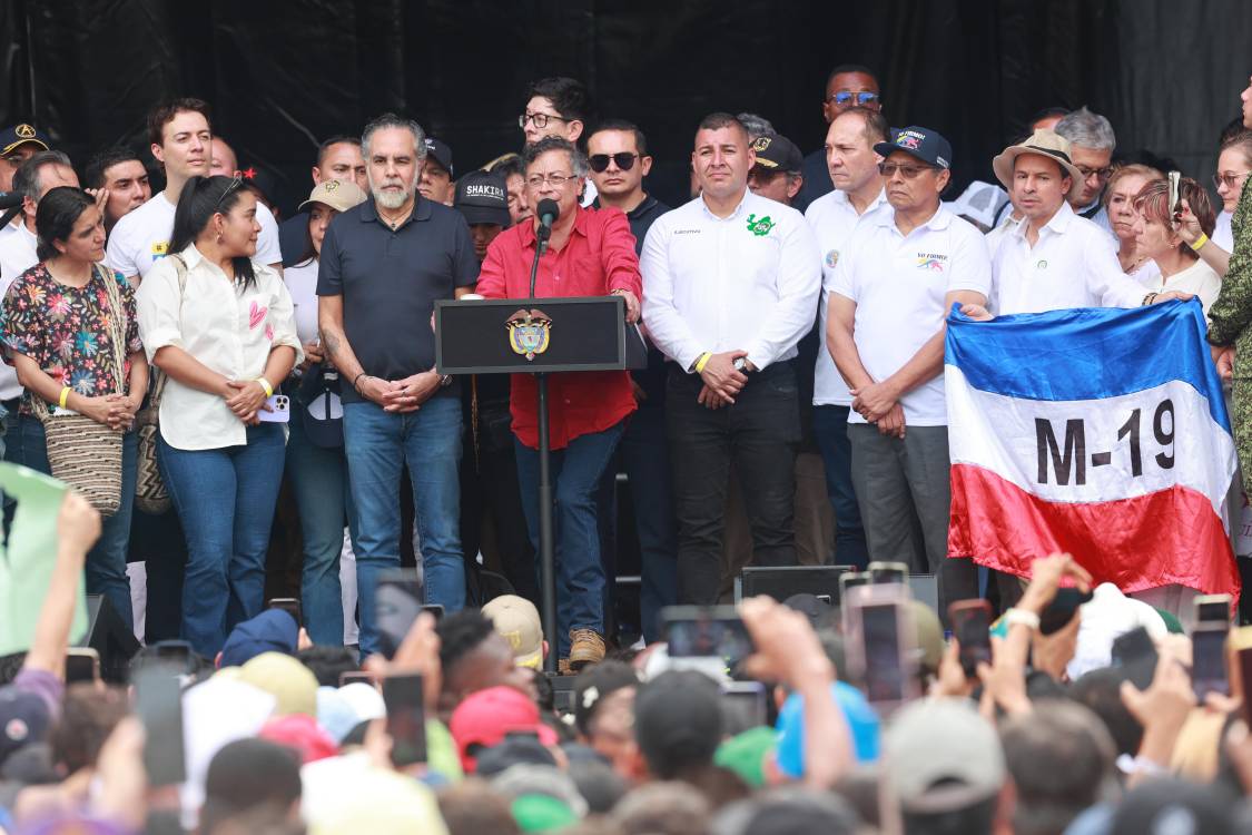 <span class=mln_uppercase_mln>El</span><b><span class=mln_uppercase_mln> presidente estuvo acompañado por varios miembros de su gabinete y de distintos sindicatos. FOTO: MANUEL SALDARRIAGA </span></b>