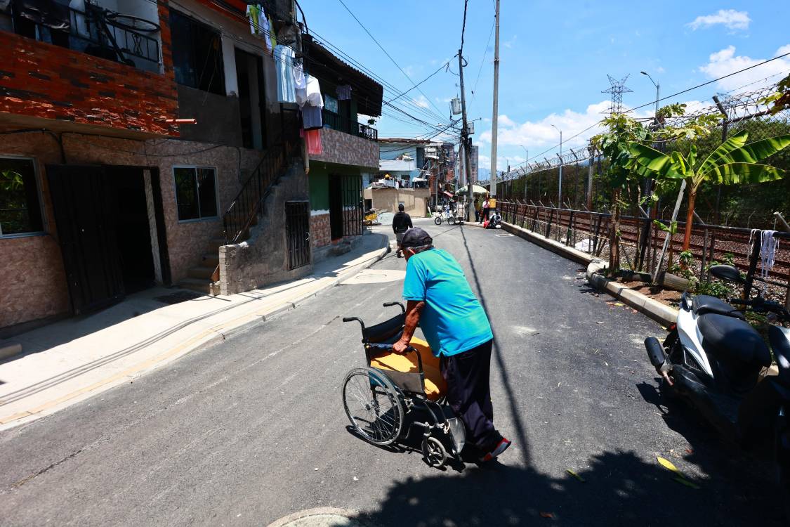 A las personas que tienen movilidad reducida les hicieron accesos a través de rampas a sus viviendas y ahora pueden desplazarse libremente por el sector. <b><span class=mln_small-caps_mln>/ FOTO: MANUEL SALDARRIAGA</span></b>