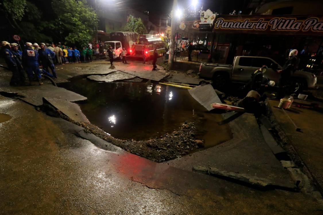Así quedó el lugar en el que se reventó el tubo. /FOTO: JAIME PÉREZ MUNÉVAR