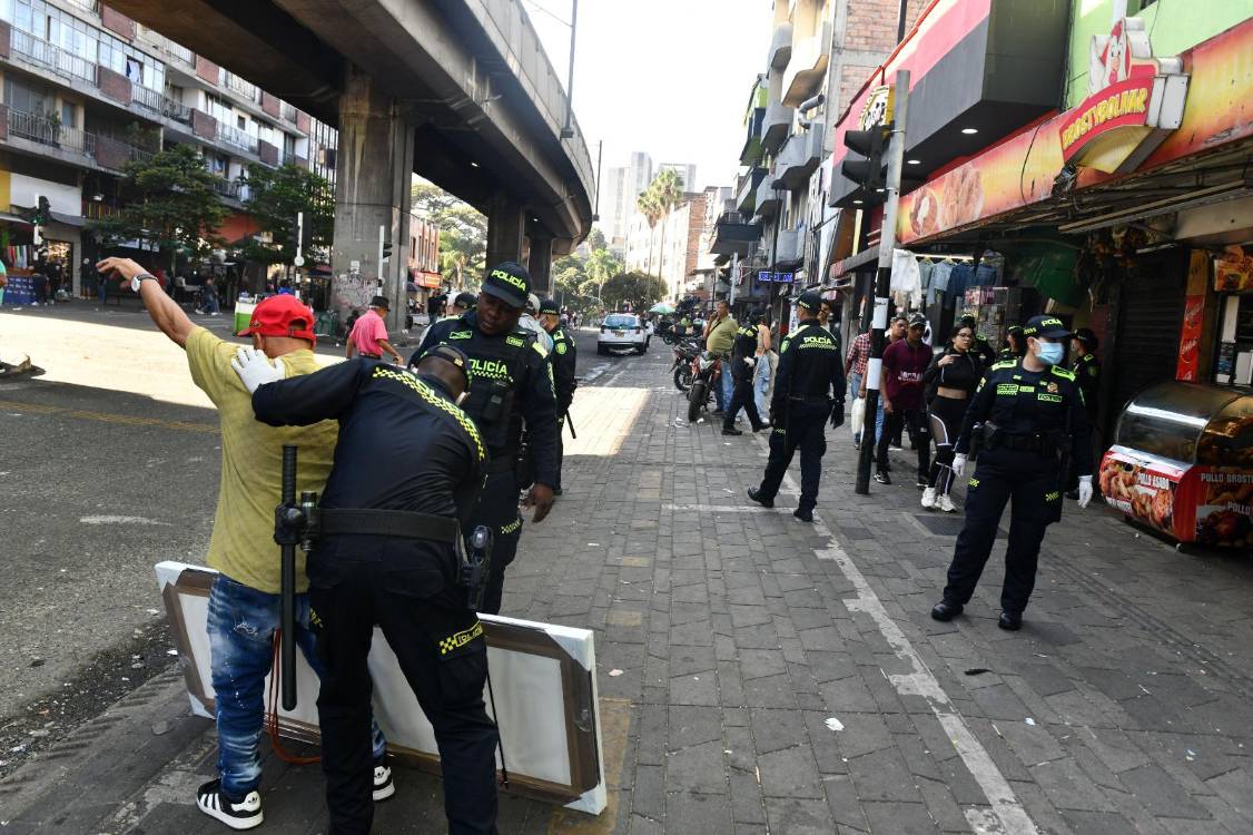 Solo en el Centro fueron requisadas más 1000 personas. FOTO: POLICÍA METROPOLITANA VALLE DE ABURRÁ