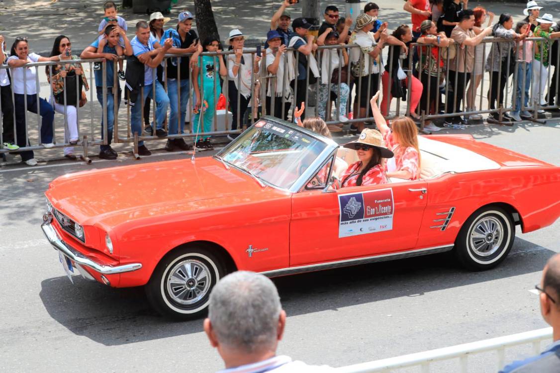 Una de las cosas que más disfrutan los conductores fue la energía de la gente que los aplaudió a su paso.
