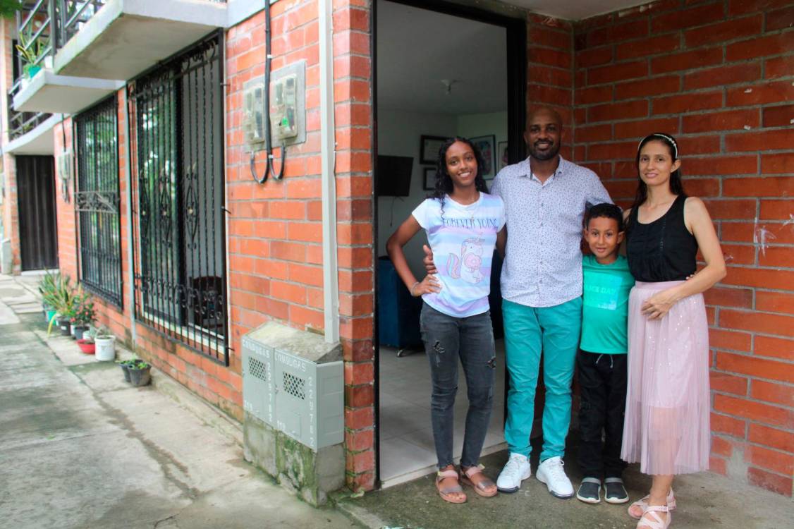 Esmith Santana ya cumplió el sueño de tener casa propia para él y su familia. Banafrut fue un gran apoyo para lograrlo.