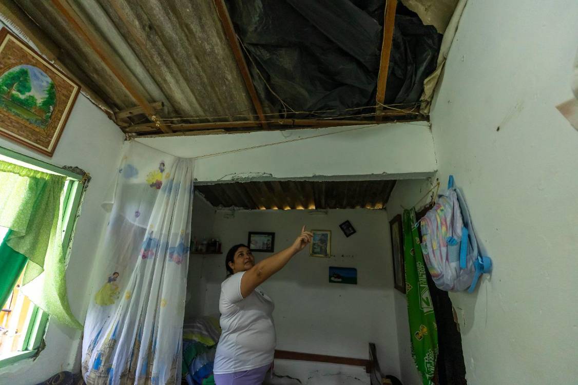En su gran mayoría, los daños en las viviendas son en los techos de las propiedades. FOTO: CAMILO SUÁREZ