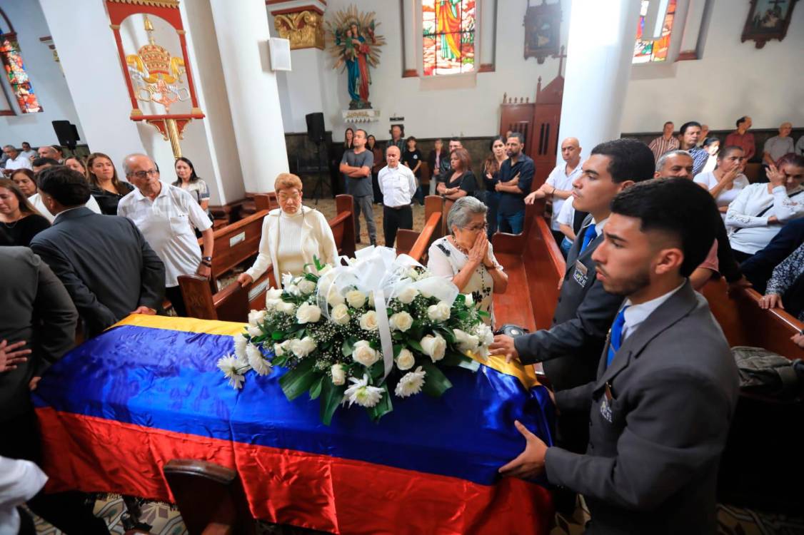 A la misa asistieron familiares, amigos, dirigentes deportivos y varios ciclistas. /FOTO: ESNEYDER GUTIÉRREZ