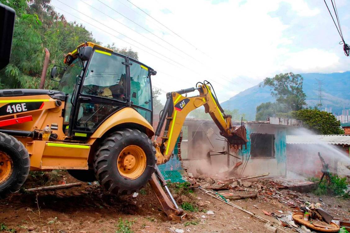 Casa derribada en el barrio Machado. /FOTO: GOBERNACIÓN DE ANTIOQUIA