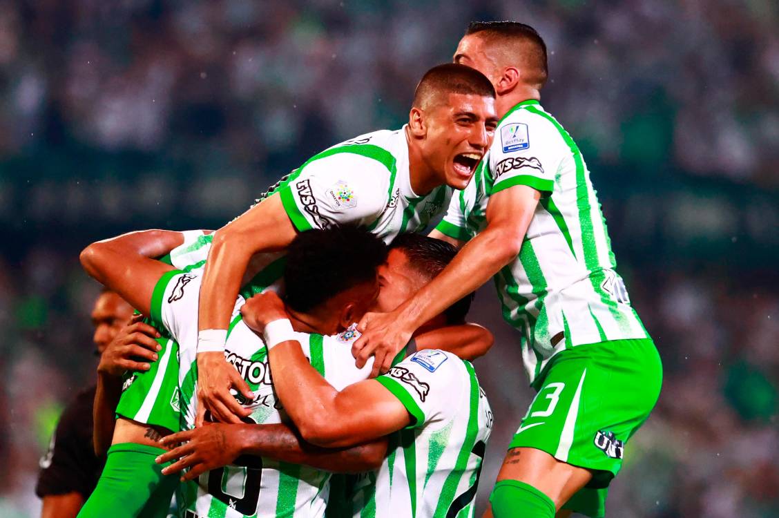 La celebración fue especial, con la hinchada en las tribunas. <b><span class=mln_small-caps_mln>/FOTO: MANUEL SALDARRIAGA</span></b>