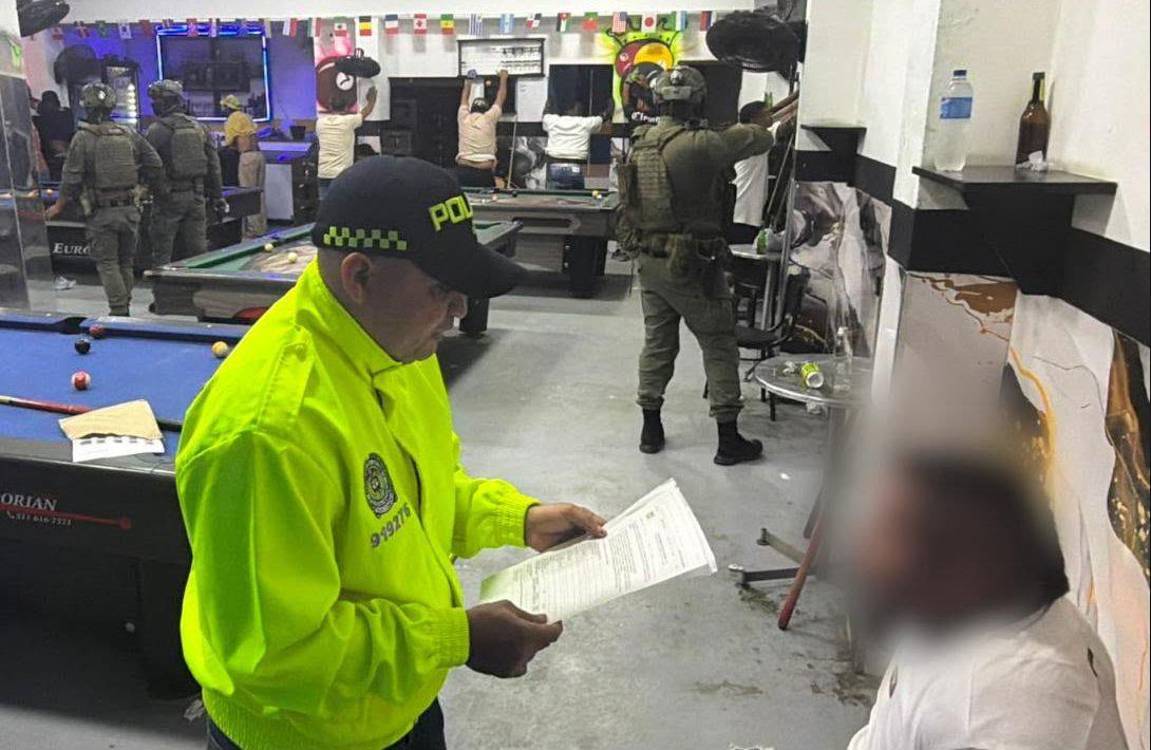 La captura se dio en un billar del municipio de Cáceres, Antioquia. FOTO: X @DIJINPOLICIA