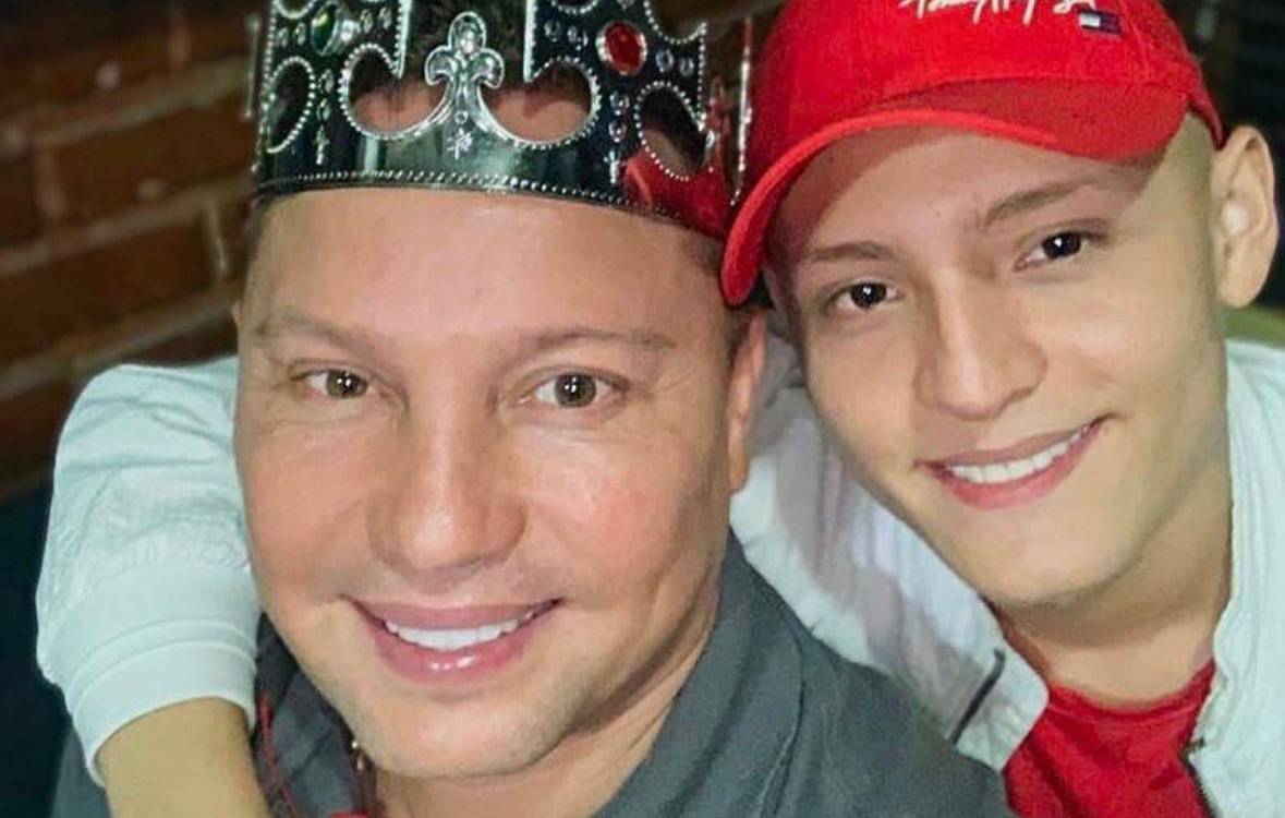 Giovanny Ayala con su hijo Miguel Ayala. <b><span class=mln_small-caps_mln>/ FOTO: REDES SOCIALES DE MIGUEL AYALA</span></b>
