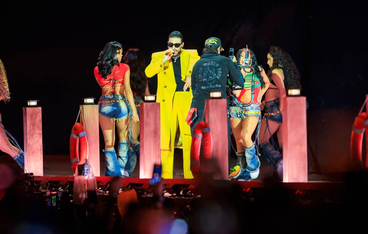 Ryan Castro contó con 24 bailarines sobre el escenario. FOTO: CAMILO SUÁREZ