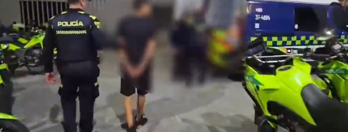 Momento de la captura de los presuntos ladrones. FOTO: POLICÍA METROPOLITANA
