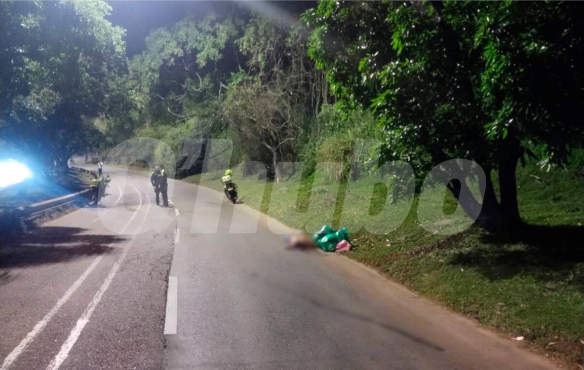 El cuerpo de Arboleda Cardona quedó tendido a un costado de la vía, sin camisa y sin zapatos. /FOTO: CORTESÍA
