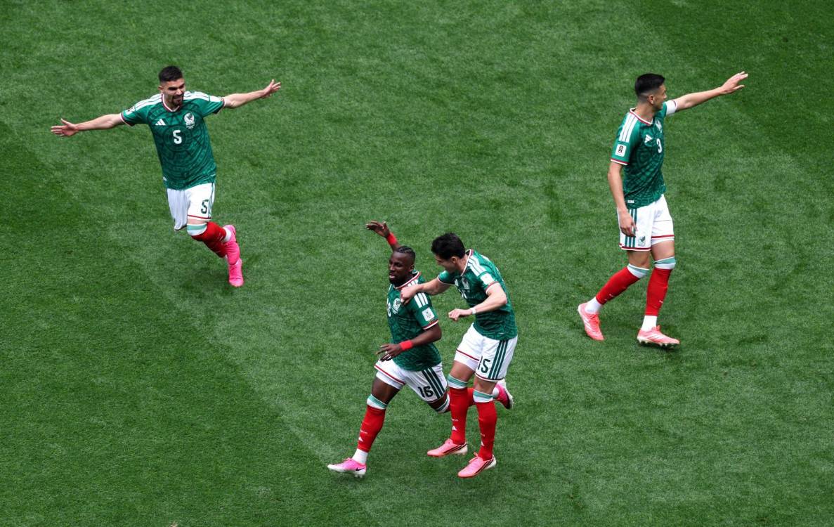 Jugadores mexicanos con guayos rosados. FOTO: GETTY IMAGES