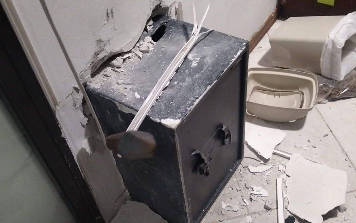 Así quedó la caja fuerte de la estación de servicio tras el intento de robo. FOTO: CORTESÍA POLICÍA METROPOLITANA