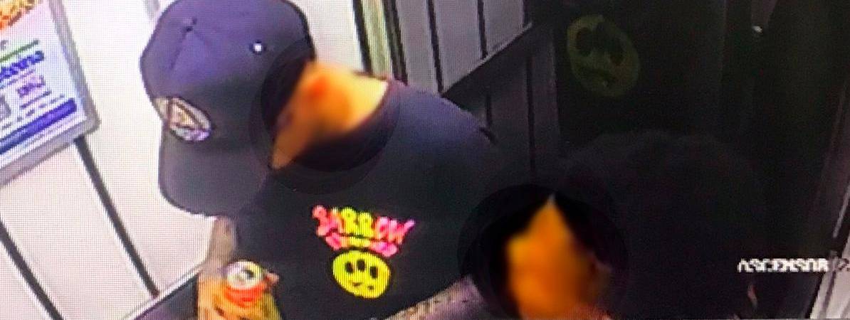 Los sospechosos estuvieron en el inmueble 35 minutos. /IMAGEN: CORTESÍA.