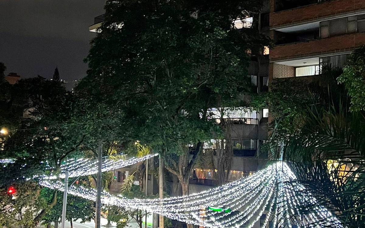 Desde hace días atrás vienen ensayando los alumbrados en el sector. / FOTO: JAIDER ESCOBAR.
