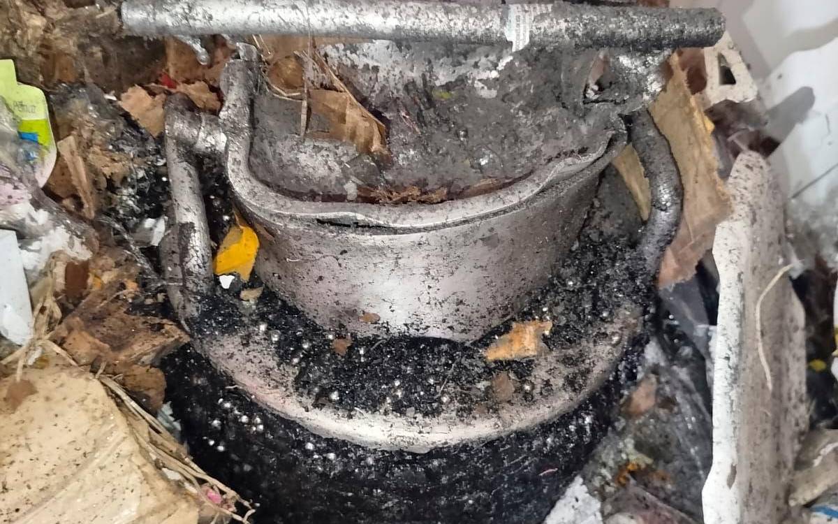 Recipiente donde fueron encontrados los explosivos. /FOTO: GOBERNACIÓN DE ANTIOQUIA