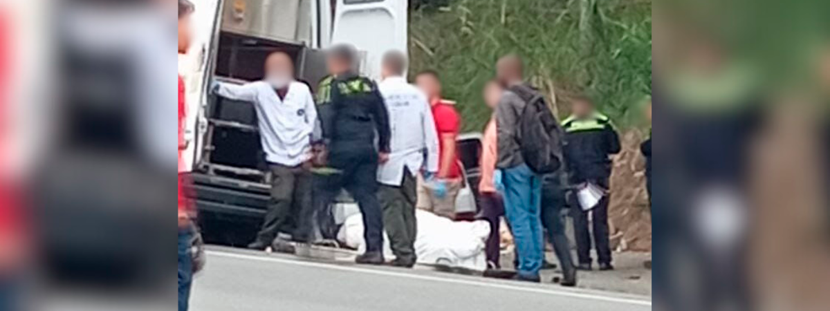 Agentes de la Sijín de la Policía se encargaron de la inspección judicial. /FOTO: DENUNCIAS ANTIOQUIA