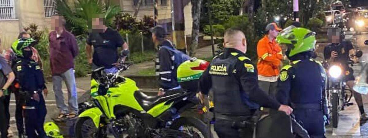 Uniformados de la Policía Metropolitana fueron los primeros en llegar al lugar de los hechos. FOTO: CORTESÍA