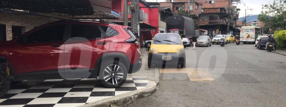 En este lugar estaba sentado Javier Noel Robledo cuando fue apuñalado. FOTO: LAURA ROSA JIMÉNEZ.