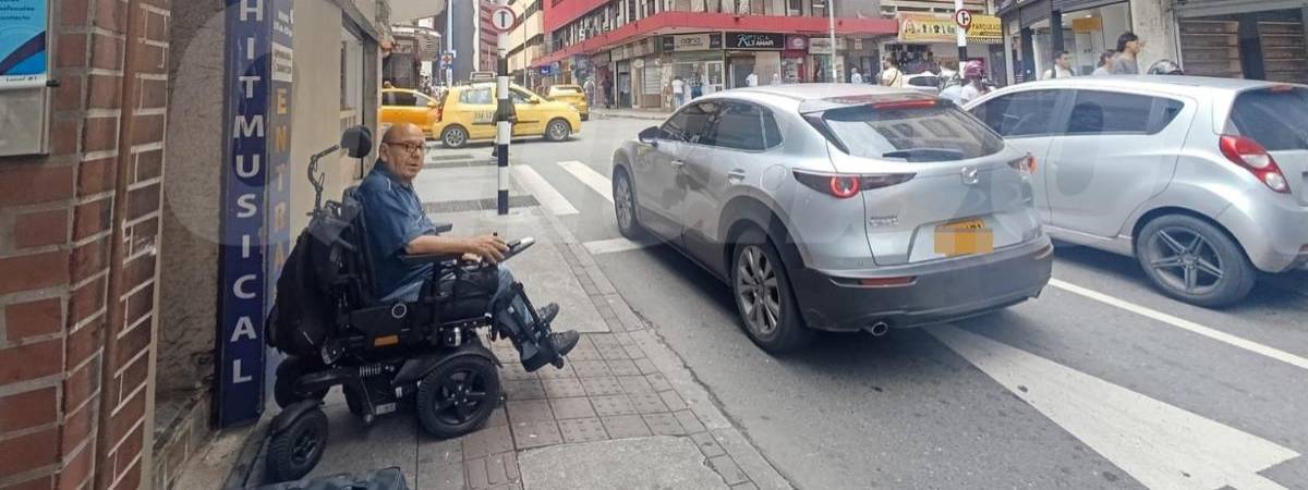 Rampas obstruidas, mal construidas, invasión al espaciopúblico y daños en aceras o adoquines son algunosde los problemas que tiene sufre esta población. / FOTO: ALEJANDRA MORALES