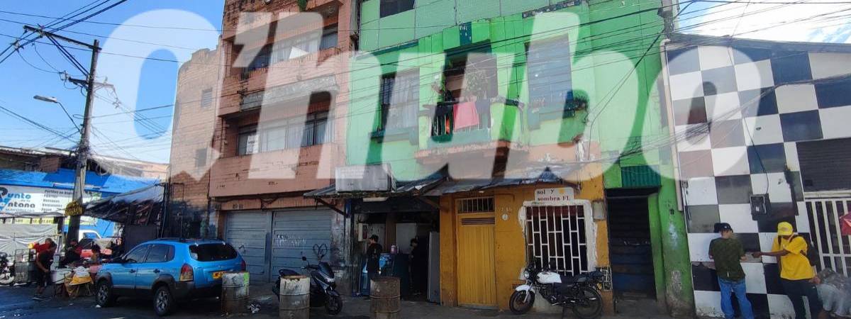 En este edificio fue donde encontraron al hombre de la comunidad Lgbtiq+ sin vida. /FOTO: ANDRÉS GARCÍA