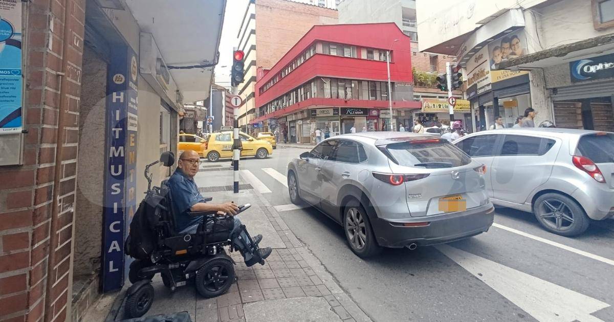 Rampas obstruidas, mal construidas, invasión al espaciopúblico y daños en aceras o adoquines son algunosde los problemas que tiene sufre esta población. <b><span class=mln_small-caps_mln>/ FOTO: ALEJANDRA MORALES</span></b>