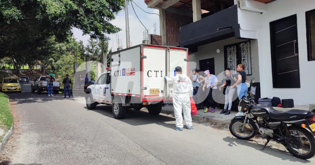 Levantamiento del cuerpo de Ariemy Valentina Quintero. FOTO: ANDRÉS FERNANDO GARCÍA