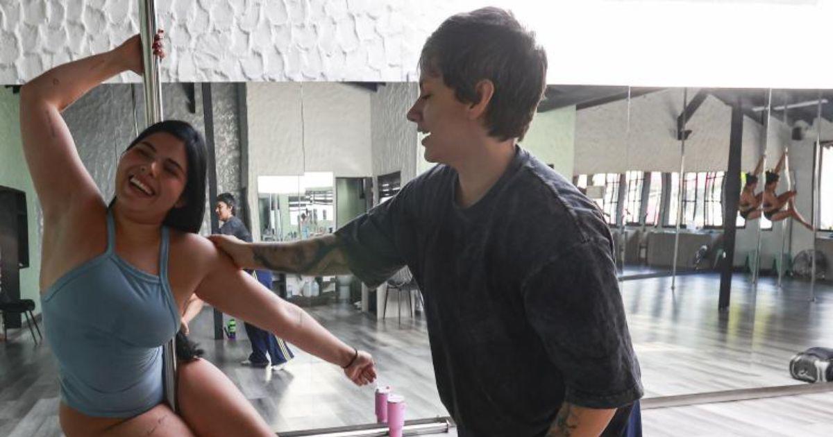 Sandra enseña lo que sabe en LAC, su propio estudio de pole. FOTO: MANUEL SALDARRIAGA