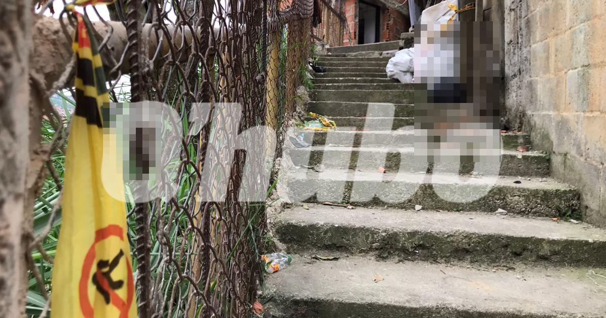 El asesinato de Deiner ocurrió en estas escaleras del barrio Nuevos Conquistadores. FOTO: LAURA ROSA JIMÉNEZ VALENCIA