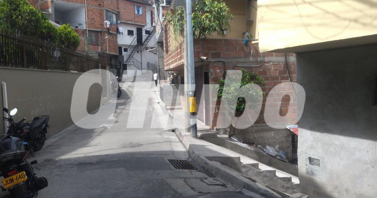 Por esta calle se llega al sitio donde fue asesinado Luis Alexánder Arce Ortegón<span class=mln_small-caps_mln>. FOTO: GUILLERMO OSPINA</span>