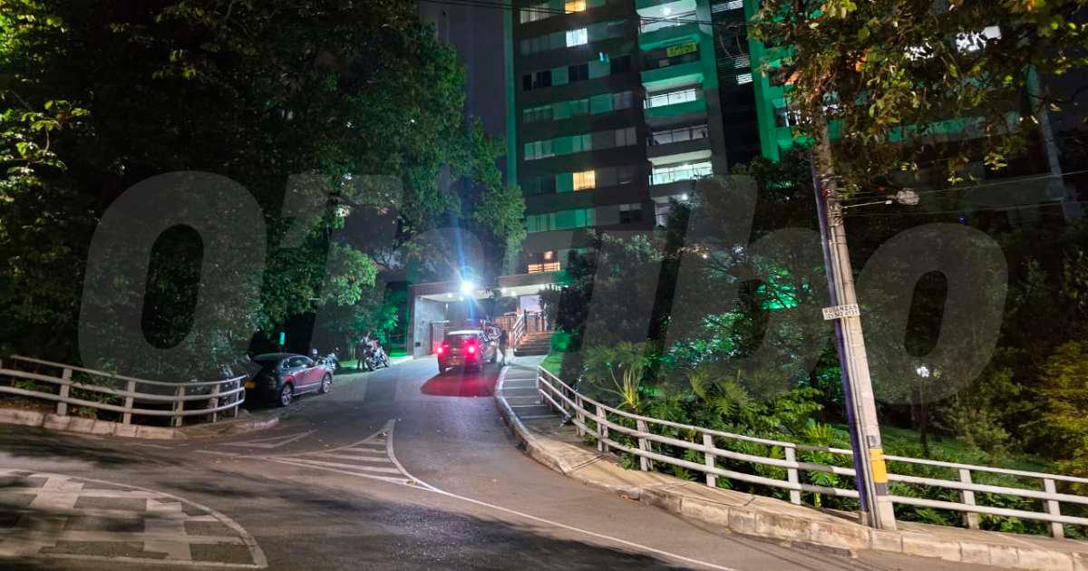 En un apartamento de este edificio fue hallado sin vida Yariv. / FOTO: SANTIAGO OLIVARES TOBÓN