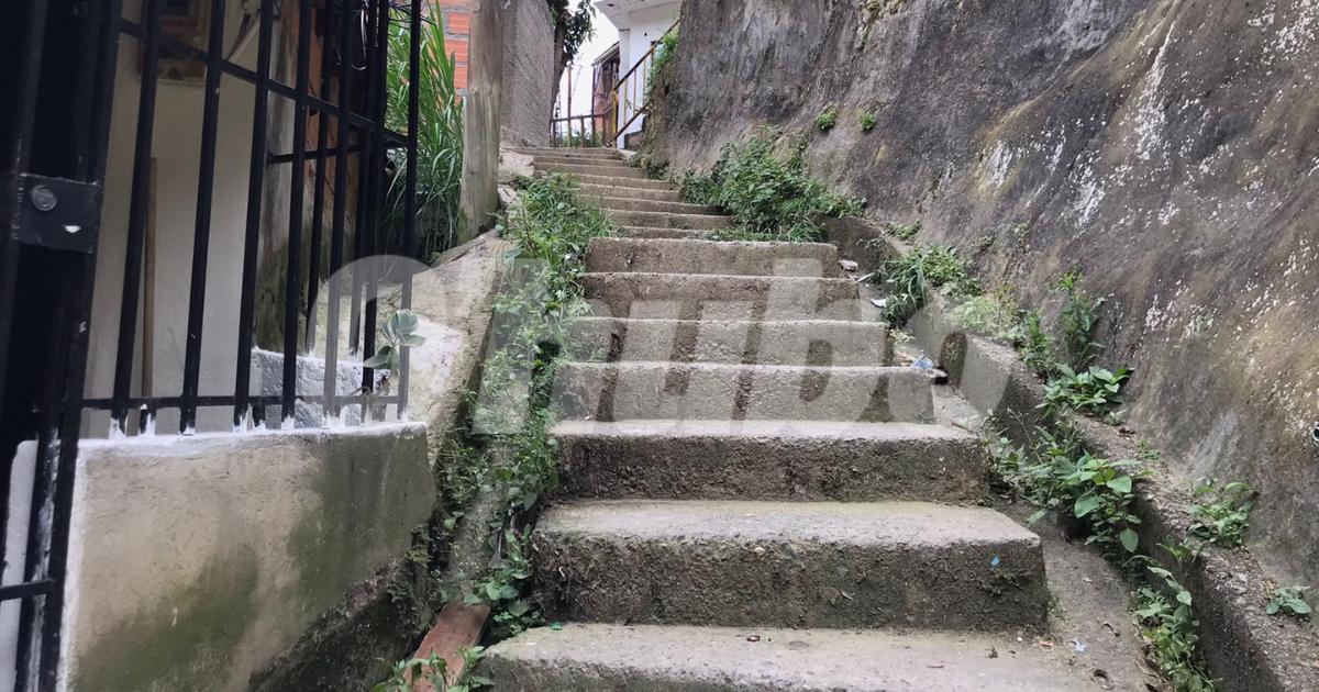 Por estas escalas intentó escapar Deiner Eduardo de su verdugo. FOTO: LAURA ROSA JIMÉNEZ VALENCIA