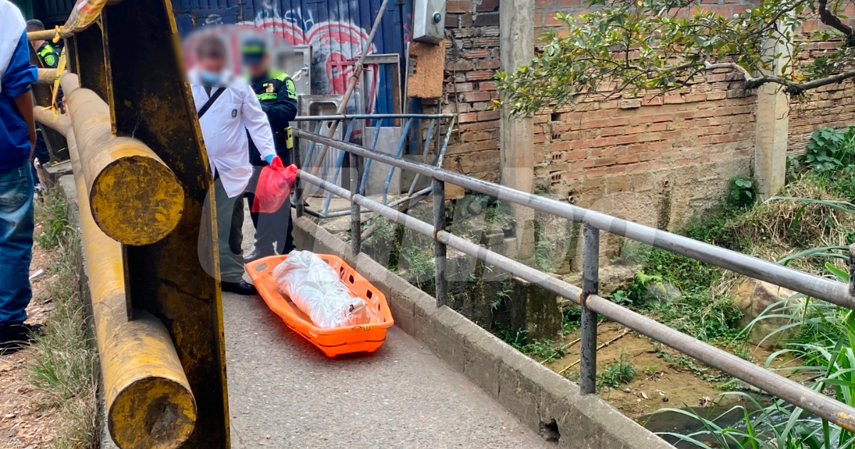 $!La Sijín de la Policía realizó la inspección del cadáver.