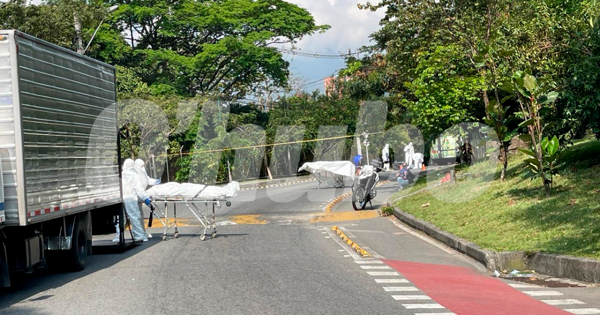 EN FOTOS: Fatal accidente en Robledo: motociclista y su parrillero fueron arrollados por un bus del metroplús