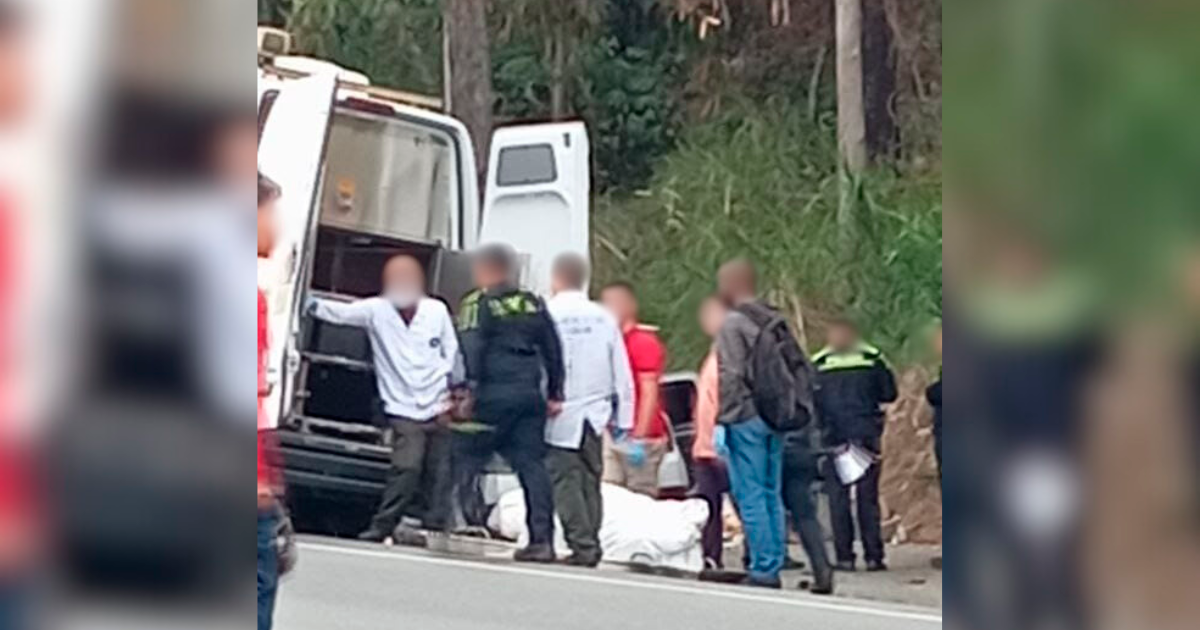 Agentes de la Sijín de la Policía se encargaron de la inspección judicial. /FOTO: DENUNCIAS ANTIOQUIA