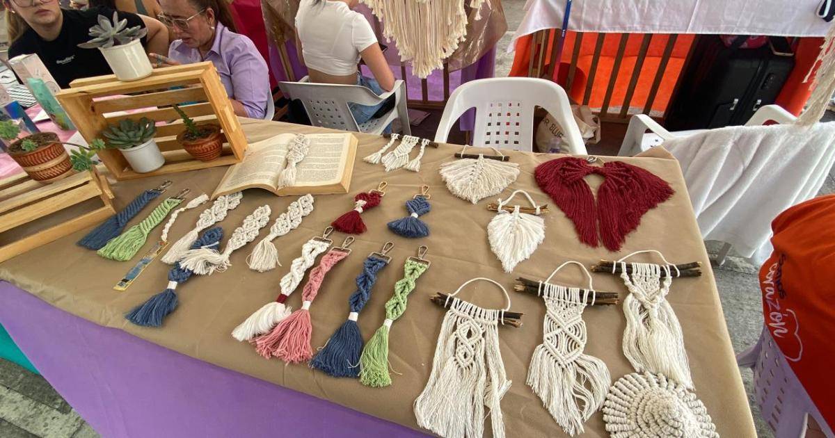 Alexánder, un emprendedor que le da vida y espiritualidad al macramé