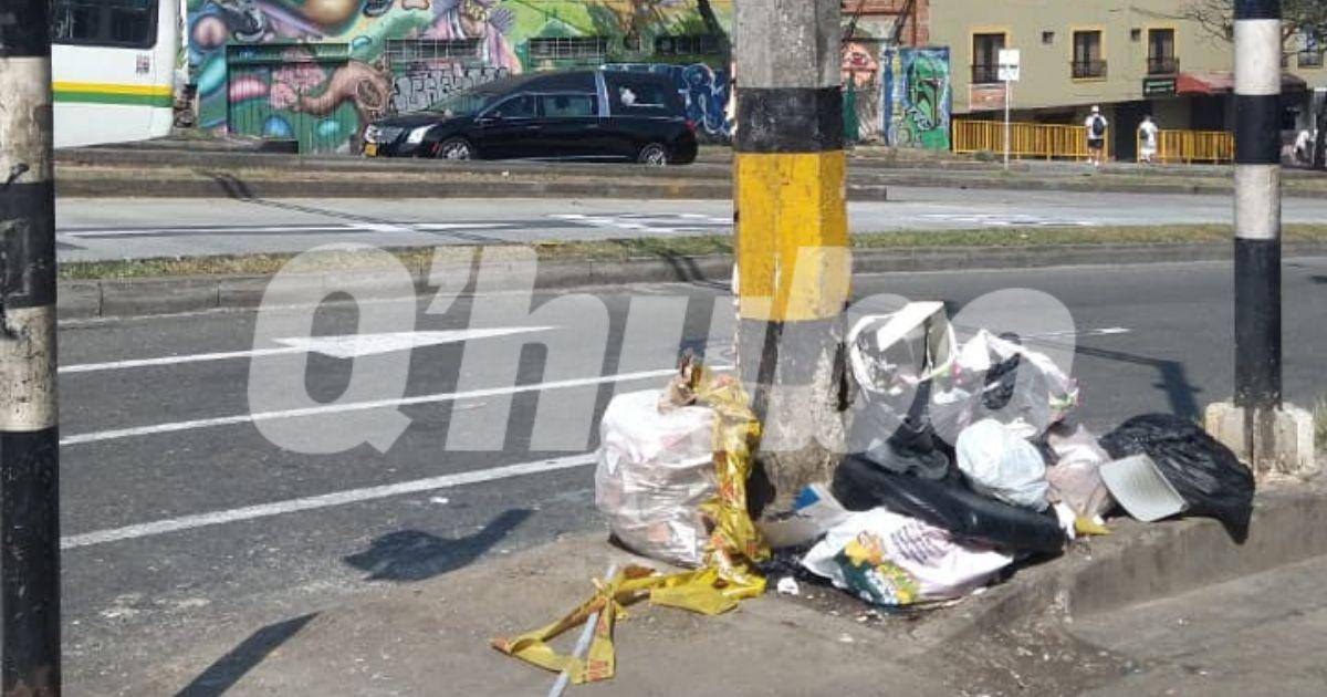 En esta esquina del barrio San Pedro dejaron el cuerpo del Pensionado dentro de bolsas, cobija y una manta. FOTO: GUILLERMO OSPINA