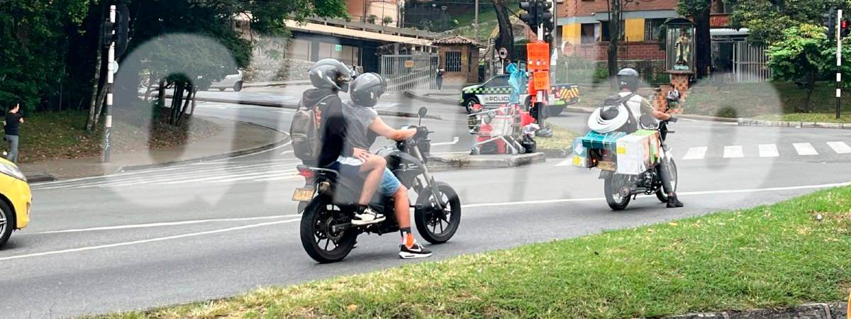 En este sector de la calle 76 con carrera 80, cerca a la iglesia Santo Tomás, ocurrió la riña fatal. /FOTO: ANDRÉS FELIPE OSORIO GARCÍA 