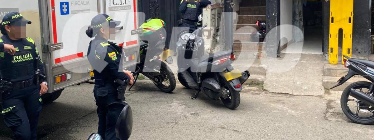 Al lugar llegaron las autoridades para realizar a inspección técnica del cuerpo de la joven. FOTO: CORTESÍA
