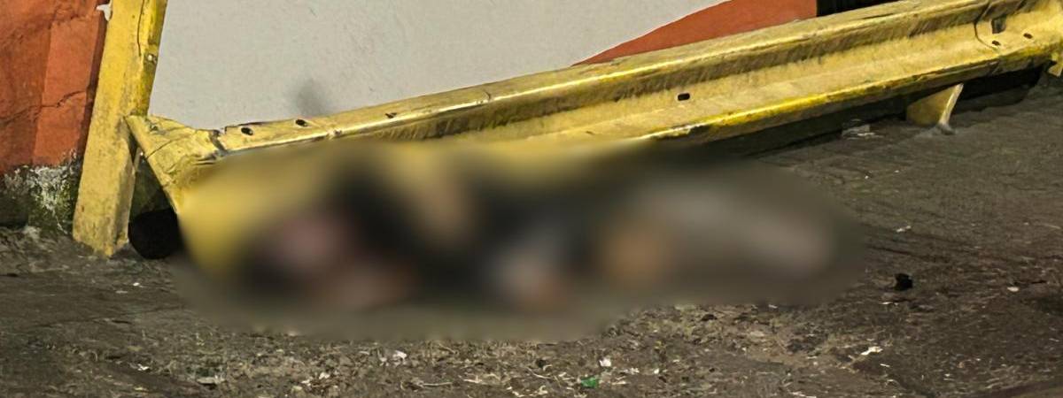 Emanuel Franco Cano tirado sin vida en plena vía pública del Popular 2. FOTO: D.R.A