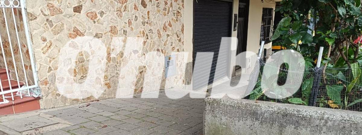 En este lugar fue donde la víctima se desplomó por la gravedad de las heridas y murió. FOTO: CRISTIAN VÁSQUEZ