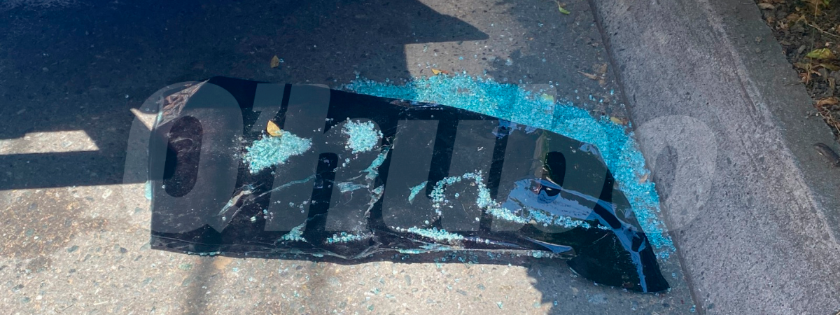 En el sitio quedaron partes destruidas del vehículo en el que iban las víctimas. /FOTO: ANDRÉS FELIPE OSORIO GARCÍA