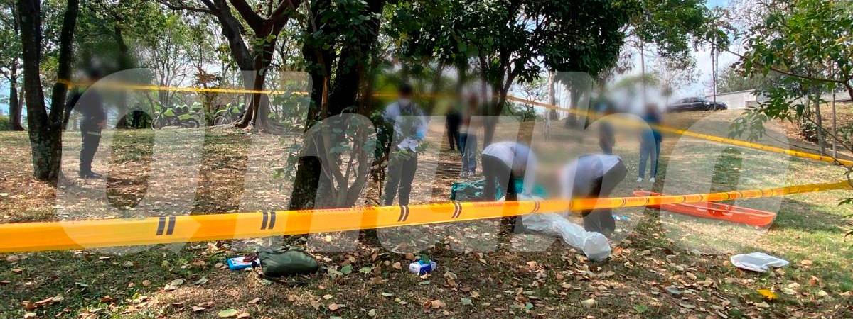 En esta zona verde del sector de El Chagualo, por el puente Horacio Toro, encontraron muerto a Alejandro Vargas. / FOTO: ANDRÉS FELIPE OSORIO GARCÍA 
