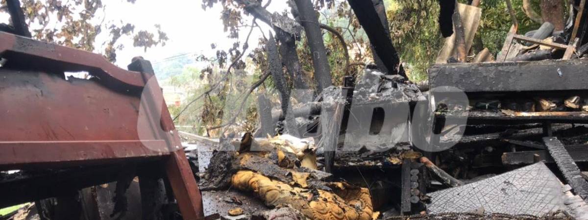 Afectaciones viviendas tras incendio en Manrique. FOTO: LAURA ROSA JIMÉNEZ