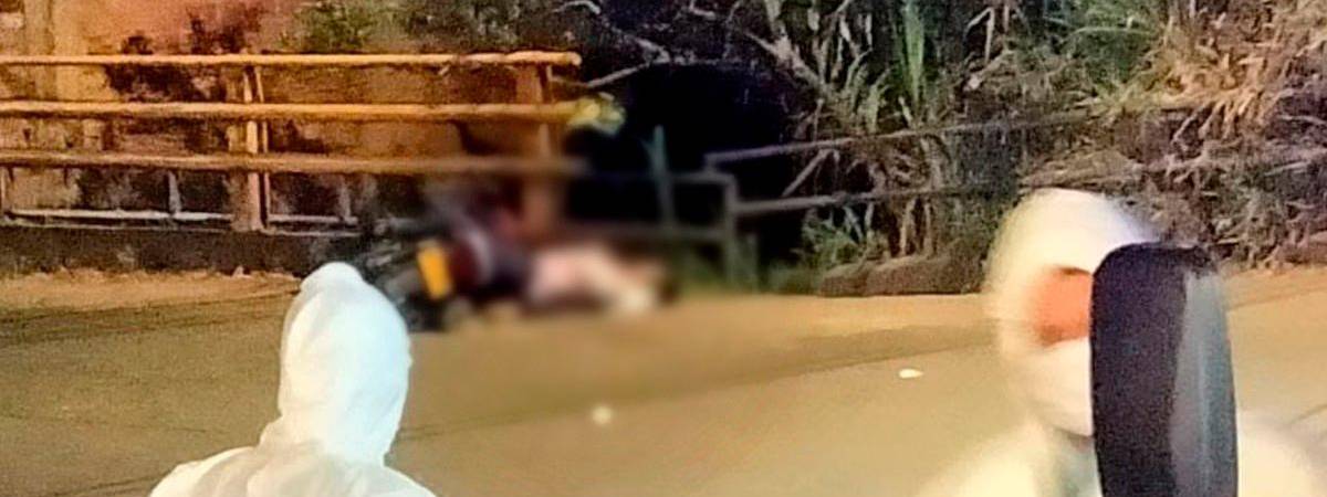 El motociclista quedó tendido en el piso, sin vida. /FOTO: CORTESÍA DENUNCIAS ANTIOQUIA 