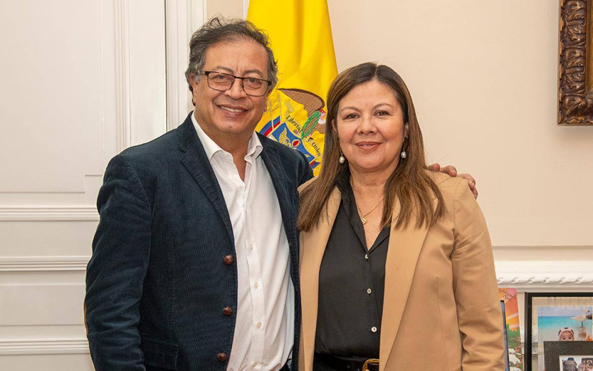 Gustavo Petro, presidente de Colombia, y la fiscal general, Luz Adriana Camargo<span class=mln_small-caps_mln>. FOTO: PRESIDENCIA DE LA REPÚBLICA</span>