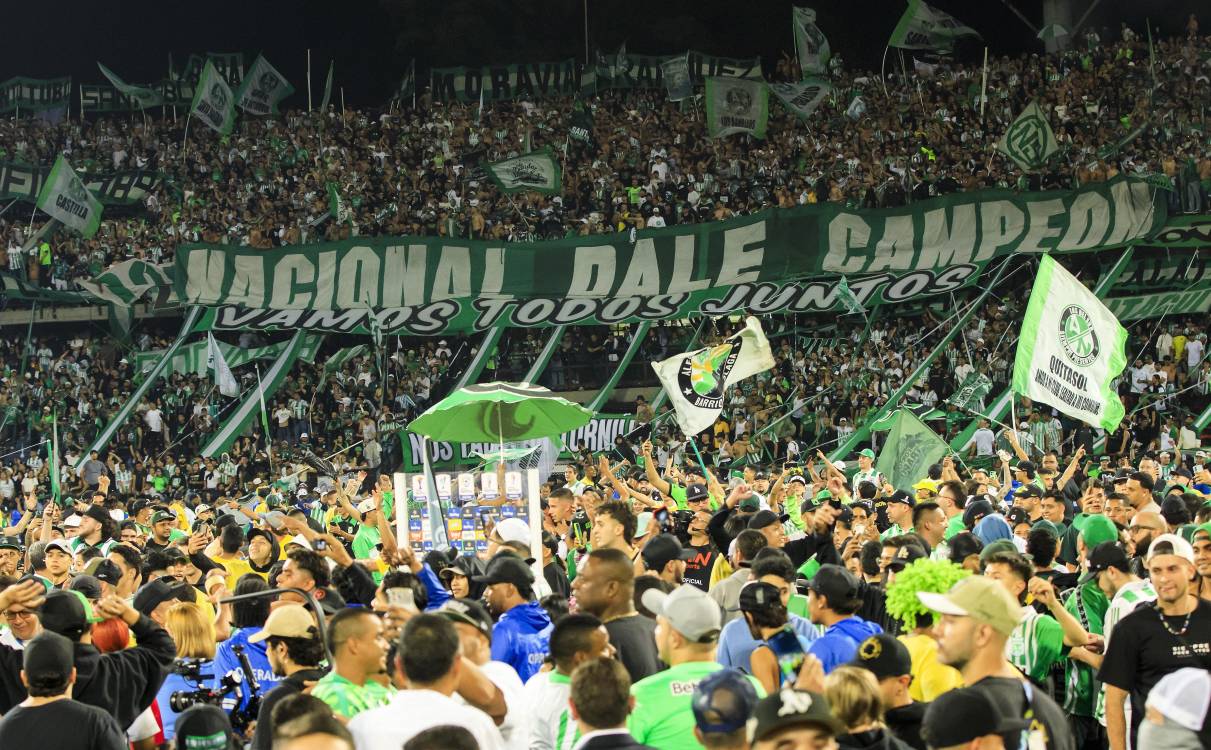 Hinchada de Nacional en el Estadio Atanasio Girardot de Medellín. FOTO: CAMILO SUÁREZ