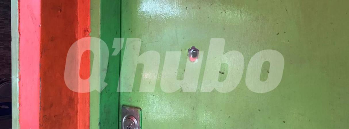 En una de las puertas del sector quedaron las huellas de las balas. FOTO: LAURA ROSA JIMÉNEZ VALENCIA