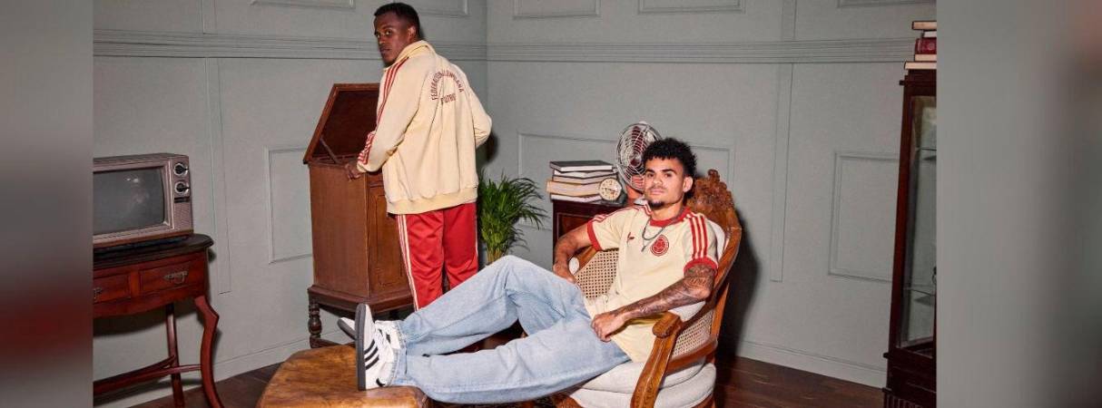 Luis Sinisterra y Luis Díaz luciendo las nuevas prendas de la Tricolor. /FOTO: TOMADA DE TWITTER @Eselgol234.